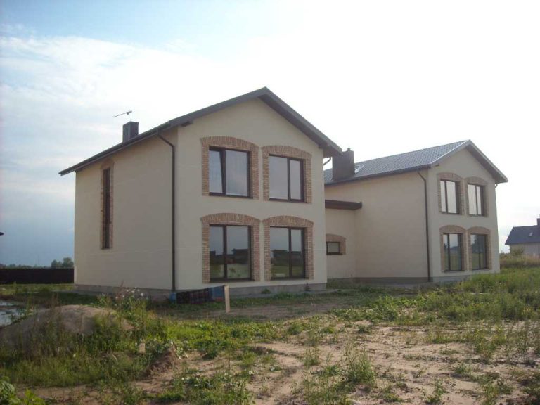 Vilniaus r. sav. Raisteniškiu vs. Molio g. 11 – Dviejų butų gyvenamasis namas – plotas apie 320 kv.m.