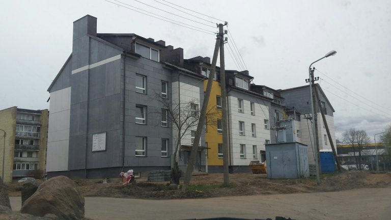 Vievis, Stoties g. 53B – Daugiabutis gyvenamasis namas – plotas virš 2000 kv.m.