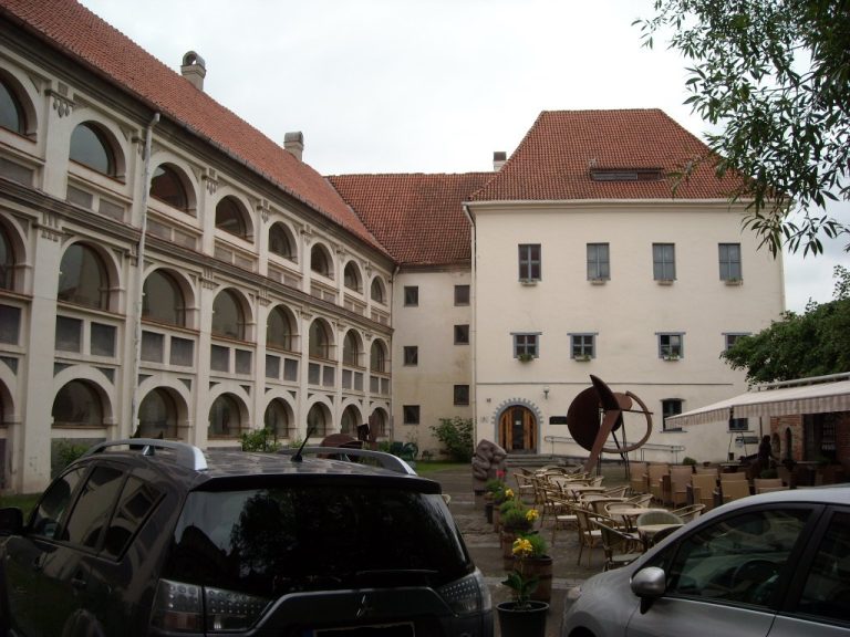 Vilniaus m. Šv. Ignoto g. 6 – Lietuvos technikos biblioteka – plotas apie 5000 kv.m.